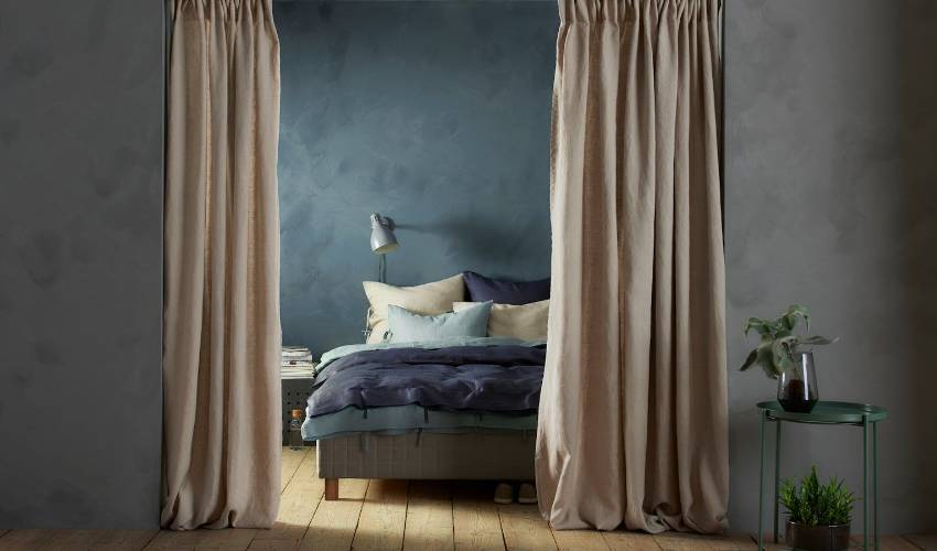 How To Hang Bedroom Curtains