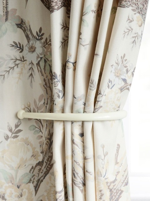 Laura Ashley Cream Set of 2 Ball End Holdbacks Curtain