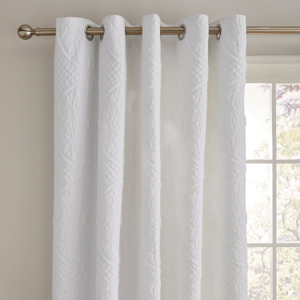 Made-to-measure eyelet curtains Dubai