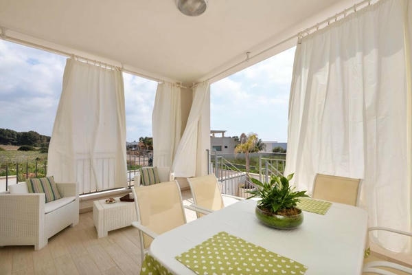 Luxury outdoor curtains for pergola in Dubai dining Area